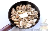 Фото приготовления рецепта: Картофельная запеканка с грибами в сливочном соусе - шаг №7