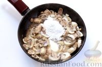 Фото приготовления рецепта: Картофельная запеканка с грибами в сливочном соусе - шаг №8