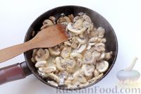 Фото приготовления рецепта: Картофельная запеканка с грибами в сливочном соусе - шаг №9