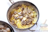 Фото приготовления рецепта: Картофельная запеканка с грибами в сливочном соусе - шаг №13