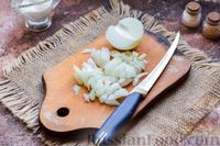 Фото приготовления рецепта: Слоёный салат со шпротами, картофелем, свёклой, морковью и сыром - шаг №4