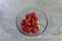 Фото приготовления рецепта: Свинина, запечённая с томатно-сметанным соусом и сыром - шаг №5