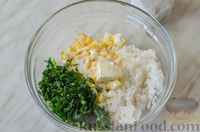 Фото приготовления рецепта: Курник из слоёного теста, с блинами, курицей, рисом, грибами и яйцами - шаг №10