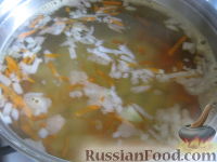 Фото приготовления рецепта: Сырный суп с грибами - шаг №6