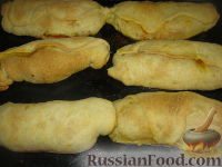 Фото приготовления рецепта: Заливной пирог на молоке, с пряной картофельной начинкой и сыром - шаг №7