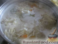 Фото приготовления рецепта: Суп куриный с домашней лапшой - шаг №8