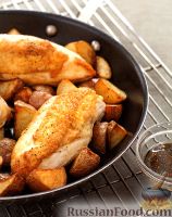 Фото к рецепту: Курица с картошкой, приготовленная в духовке