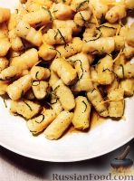Фото к рецепту: Картофельные ньокки с ореховым маслом и шалфеем