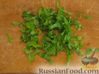 Фото приготовления рецепта: Салат с креветками и помидорами - шаг №2