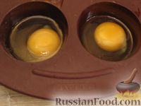 Фото приготовления рецепта: Мини-бургеры с запеченным яйцом - шаг №1