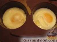 Фото приготовления рецепта: Мини-бургеры с запеченным яйцом - шаг №5