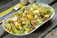 Фото приготовления рецепта: Салат с тунцом, фетой, кукурузой и огурцом - шаг №9