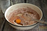 Фото приготовления рецепта: Шоколадный торт со сметанным  кремом (на сковороде) - шаг №3
