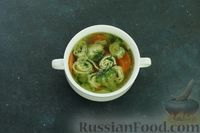 Фото приготовления рецепта: Суп с брокколи, зелёным горошком и яичными блинчиками - шаг №11