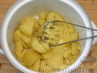 Фото приготовления рецепта: Ленивые картофельные вареники с зажаркой из грибов и лука - шаг №7