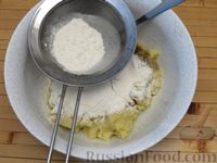 Фото приготовления рецепта: Ленивые картофельные вареники с зажаркой из грибов и лука - шаг №9