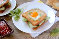 Фото приготовления рецепта: Сэндвич с яичницей и огурцом - шаг №8