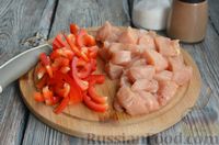 Фото приготовления рецепта: Фунчоза с курицей, грибами и овощами - шаг №6