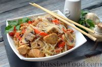 Фото приготовления рецепта: Фунчоза с курицей, грибами и овощами - шаг №15