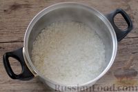 Фото приготовления рецепта: Молочная рисовая каша с яблоком, изюмом и курагой - шаг №2