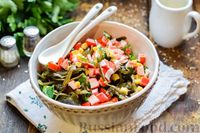 Фото к рецепту: Салат с крабовыми палочками, морской капустой, кукурузой и болгарским перцем