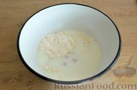Фото приготовления рецепта: Расстегаи с сыром, кинзой и кунжутом - шаг №2