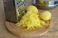 Фото приготовления рецепта: Котлеты из куриного фарша и картофеля, в грибном соусе - шаг №4