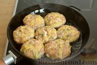 Фото приготовления рецепта: Котлеты из куриного фарша и картофеля, в грибном соусе - шаг №7