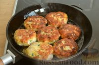 Фото приготовления рецепта: Котлеты из куриного фарша и картофеля, в грибном соусе - шаг №8