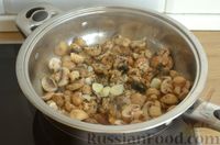 Фото приготовления рецепта: Котлеты из куриного фарша и картофеля, в грибном соусе - шаг №12
