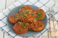 Фото к рецепту: Котлеты из чечевицы в томатном соусе с морковью и луком