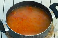 Фото приготовления рецепта: Овощной суп с чечевицей, зелёным горошком и рисом - шаг №6