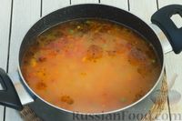 Фото приготовления рецепта: Овощной суп с чечевицей, зелёным горошком и рисом - шаг №7