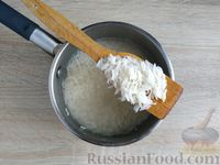 Фото приготовления рецепта: Рис со стручковой фасолью, соевым соусом и чесноком - шаг №2