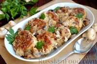 Фото к рецепту: Котлеты из куриного фарша и картофеля, в грибном соусе
