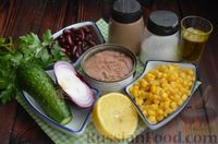 Фото приготовления рецепта: Салат с тунцом, фасолью, кукурузой, огурцом и маринованным луком - шаг №1
