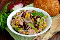 Фото приготовления рецепта: Салат с тунцом, фасолью, кукурузой, огурцом и маринованным луком - шаг №8