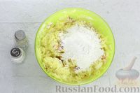 Фото приготовления рецепта: Драники с беконом и крабовыми палочками - шаг №7