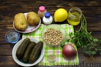 Фото приготовления рецепта: Картофельный салат с нутом, маринованными огурцами и луком - шаг №1