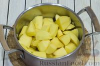 Фото приготовления рецепта: Картофельная запеканка с чечевицей, сельдереем и сыром - шаг №3