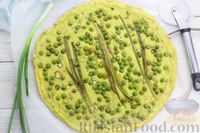 Фото к рецепту: Картофельная лепёшка с зелёным луком и горошком (в духовке)