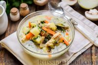 Фото приготовления рецепта: Куриный суп с шампиньонами, сметаной и черемшой - шаг №13