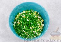 Фото приготовления рецепта: Салат с фасолью, картофелем, черемшой и яйцами - шаг №6