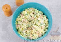 Фото приготовления рецепта: Салат с фасолью, картофелем, черемшой и яйцами - шаг №9
