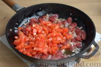 Фото приготовления рецепта: Макароны с копчёными колбасками в томатно-сливочном соусе - шаг №7