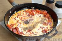Фото приготовления рецепта: Макароны с копчёными колбасками в томатно-сливочном соусе - шаг №8