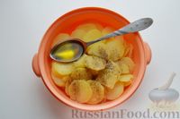 Фото приготовления рецепта: Картофель, запечённый с килькой в томате - шаг №7
