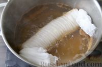 Фото приготовления рецепта: Тельное из рыбы под белым соусом с маринованными огурцами - шаг №10