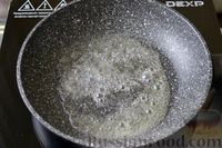 Фото приготовления рецепта: Тельное из рыбы под белым соусом с маринованными огурцами - шаг №12