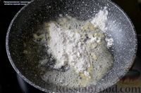 Фото приготовления рецепта: Тельное из рыбы под белым соусом с маринованными огурцами - шаг №13